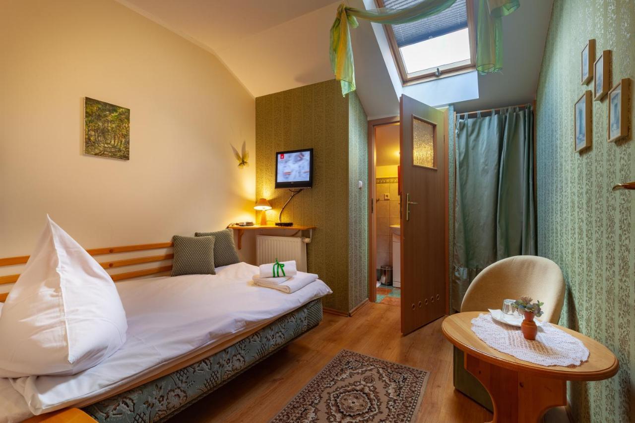 Poziomka Otel Kujan Dış mekan fotoğraf