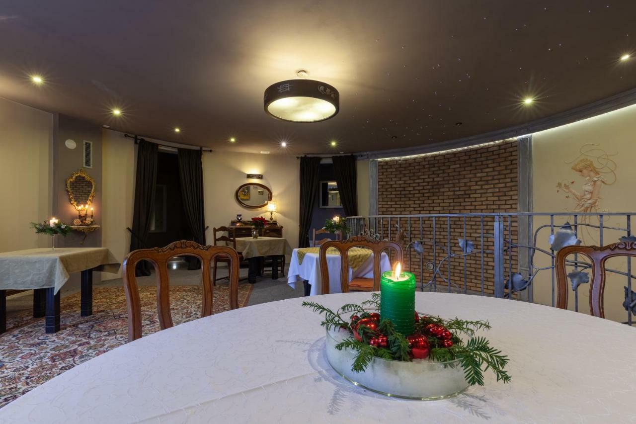 Poziomka Otel Kujan Dış mekan fotoğraf